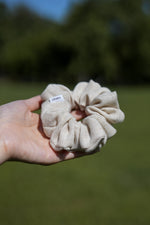 將圖片載入圖庫檢視器 日本進口純麻燕麥色環保髮圈 Sustainable scrunchie in Oatmeal Color
